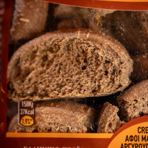 Fokus Carob Mini Rusks – knusprige kleine Keksstücke mit karamelligem Johannisbrotgeschmack, ideal als mediterraner Snack.