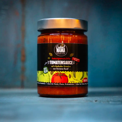 Tomatensauce im blauen Ambiente – fruchtig-aromatische mediterrane Sauce aus sonnengereiften Tomaten und feinen Gewürzen, ideal für Pasta und mehr.