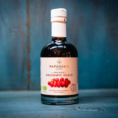 BIO Balsamico Essig Creme von Papadakis. Eine Aromenexplosion aus nur 2 Zutaten. Perfekt zum Abrunden deiner LIeblingsgerichte in der mediterranen Küche. 