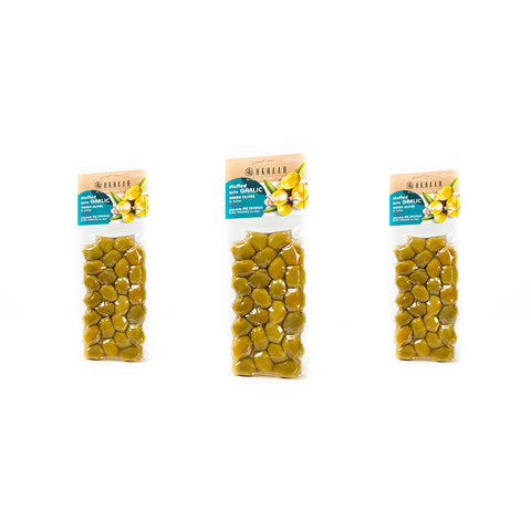 Grüne Chalkidiki Oliven mit Knoblauch