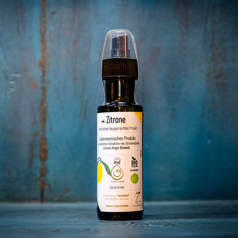 BIO Just a drop Olivenöl mit Zitrone zum Sprühen. Intensive Aromen aus frischen Zitronen. 
