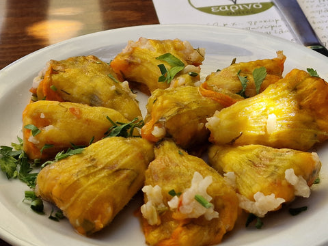 Gefüllte Zucchiniblüten